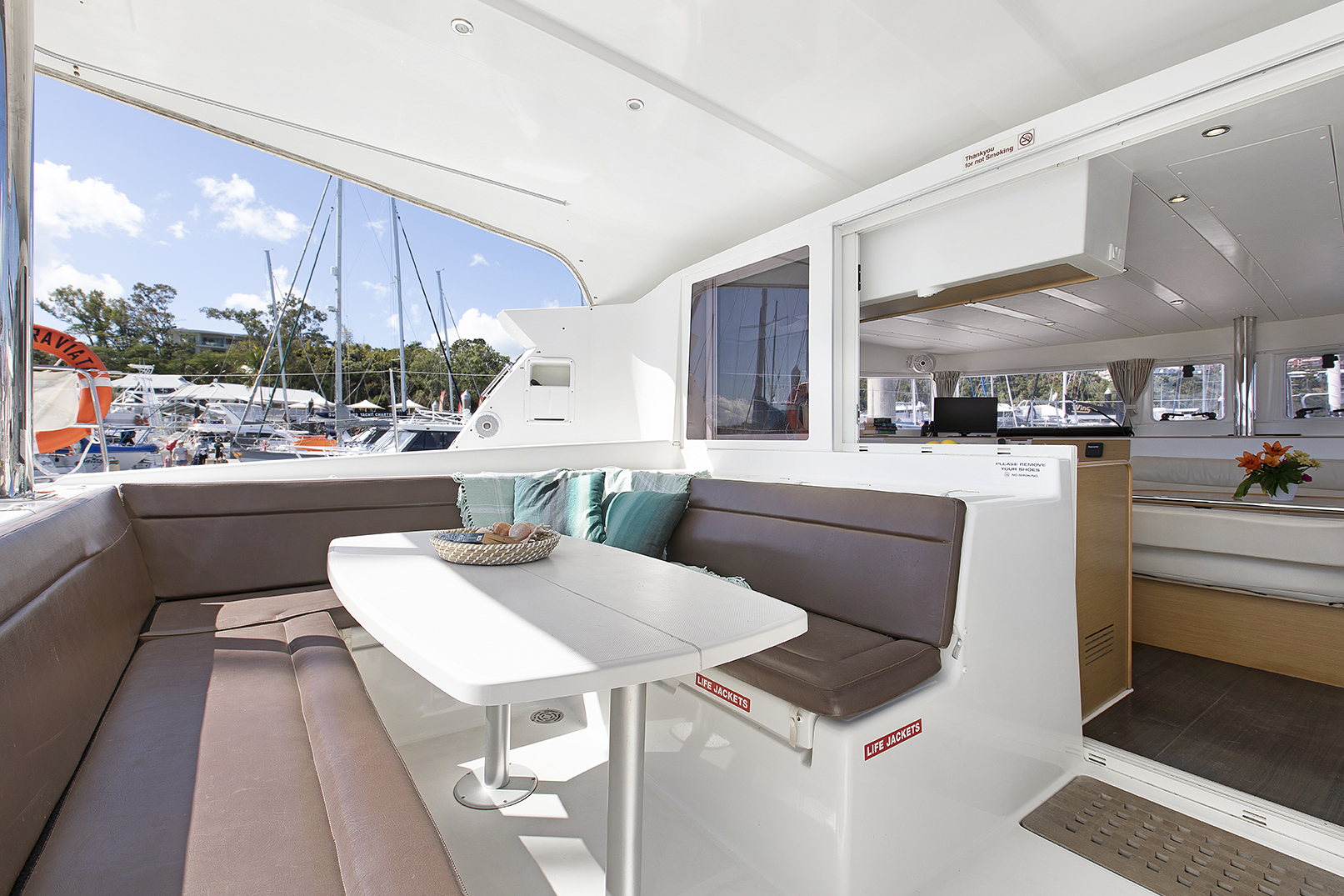 Lagoon 421 'Traviata' - Economy - Queensland Yacht Charters