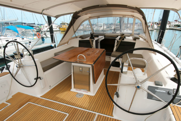 Charter A Monohull Whitsundays